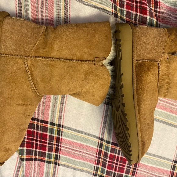 UGG Bailey Button - Picture 5 of 8